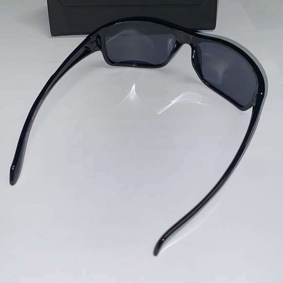 Bulova Unisex Coronado Polarized Sport Sunglasses Shiny Black Frame/Grey Lens - Picture 4 of 5